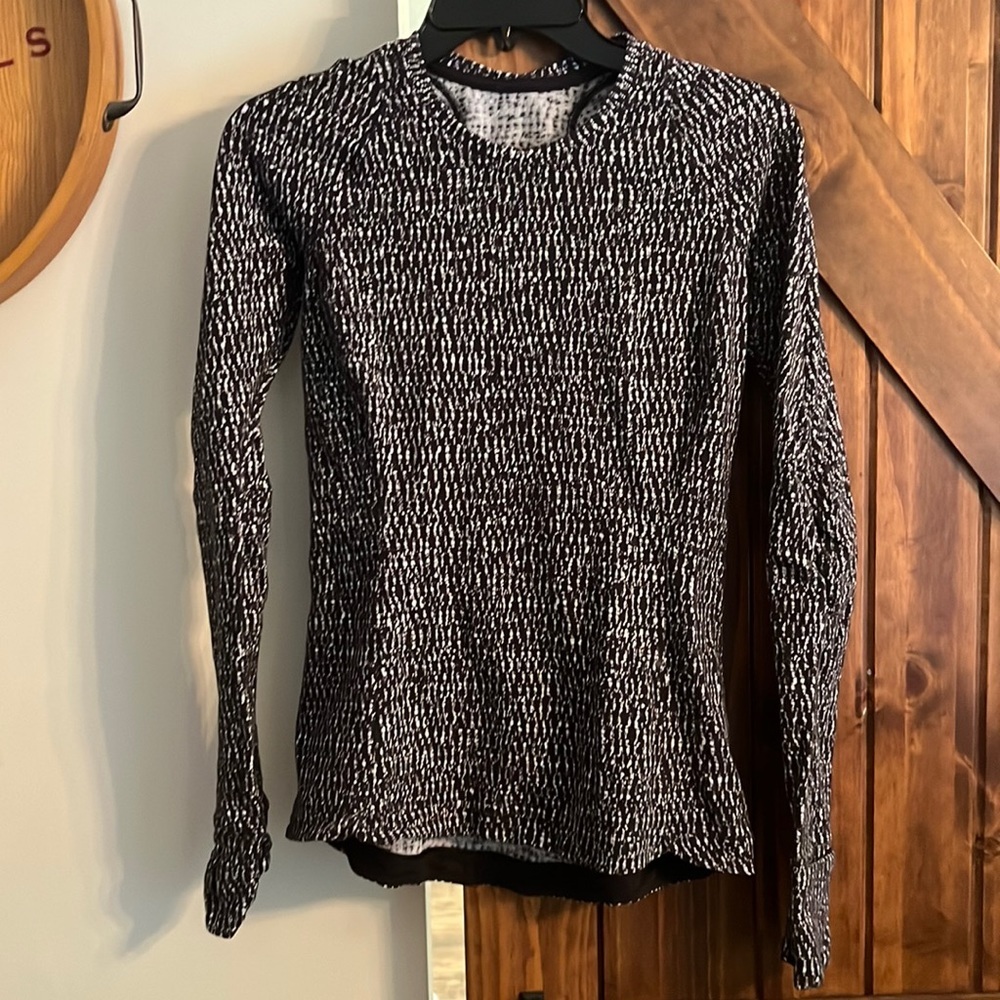 Lululemon Runderful long sleeve size 6
